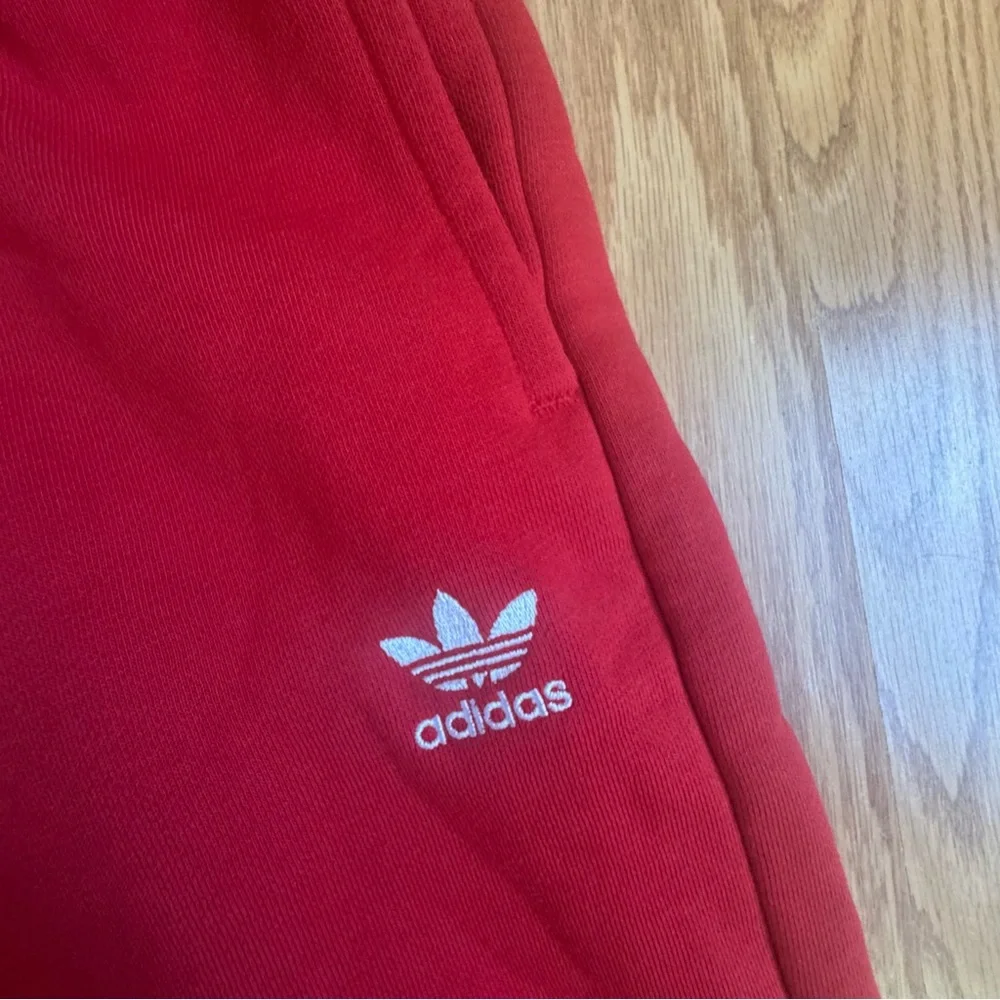 Men’s Adidas Red Jogger Pants SMALL - Picture 2 of 4